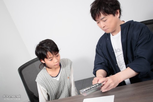 画像ギャラリー No.002のサムネイル画像 / 「え，手で描くの？」リメイク版ウィザードリィ発売記念。今どき小学生と声優・保志総一朗さんがFC版“狂王の試練場”の初見プレイに挑む！【PR】