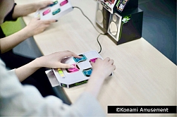 画像ギャラリー No.008のサムネイル画像 / 「DanceDanceRevolution Classic Mini」，9月27日に一般販売開始。初代筐体を約5分の1サイズで再現し，初代〜3rdMIXを楽しめる