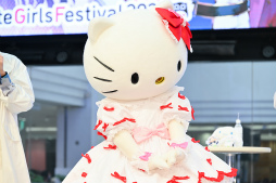 画像ギャラリー No.020のサムネイル画像 / 主（ロード），ハローキティの登場に池袋が沸いた！　「フラガリアメモリーズ」AGF2024ステージレポート＆登壇キャストインタビュー
