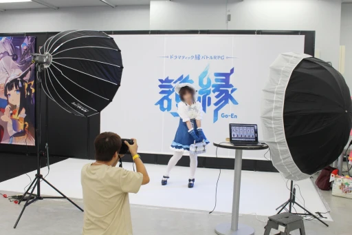 画像ギャラリー No.011のサムネイル画像 / 「護縁」ブースにユッシ・ユキに扮したコスプレイヤーが登場。プロカメラマンによる撮影サービスも行われた“Ultra acosta！”レポート