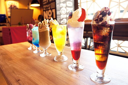 画像ギャラリー No.001のサムネイル画像 / カプコンカフェ試食レポート。「モンスターハンター」20周年コラボは後半メニューも充実！歴代作品をイメージしたフードやドリンクも