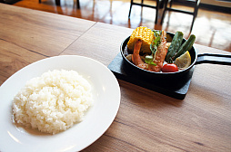 画像ギャラリー No.008のサムネイル画像 / カプコンカフェ試食レポート。「モンスターハンター」20周年コラボは後半メニューも充実！歴代作品をイメージしたフードやドリンクも
