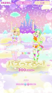 画像ギャラリー No.003のサムネイル画像 / 「アイプリバース」に「アイドルタイムプリパラ」のゆい,にの,みちるが登場。サンリオキャラクターズともコラボする「3だん」は8月1日に開始
