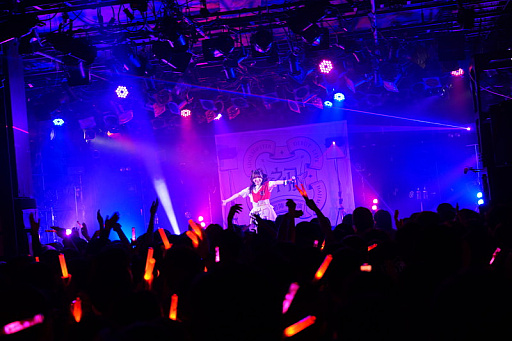 画像ギャラリー No.011のサムネイル画像 / 「学マス」ライブ配信レポート。陽高真白さん，長月あおいさん，春咲 暖さん出演の「初陣公演」，堂々のパフォーマンスでツアーのラストを飾る