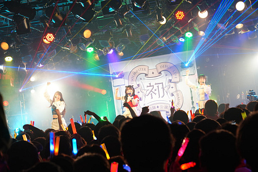 画像ギャラリー No.021のサムネイル画像 / 「学マス」ライブ配信レポート。陽高真白さん，長月あおいさん，春咲 暖さん出演の「初陣公演」，堂々のパフォーマンスでツアーのラストを飾る