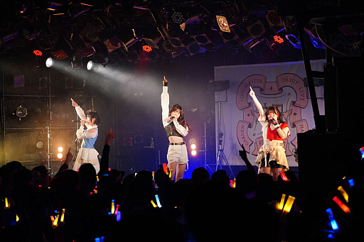 画像ギャラリー No.022のサムネイル画像 / 「学マス」ライブ配信レポート。陽高真白さん，長月あおいさん，春咲 暖さん出演の「初陣公演」，堂々のパフォーマンスでツアーのラストを飾る