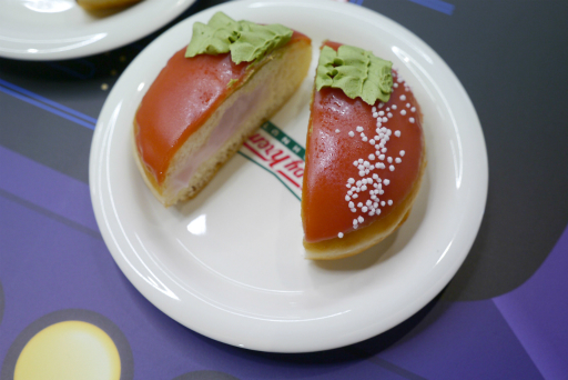 画像ギャラリー No.012のサムネイル画像 / 誕生日を控えたパックマンが，渋谷のドーナツ店で1日店長を務める。「パックマン」×「クリスピー・クリーム・ドーナツ」コラボレポート