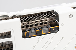 画像ギャラリー No.010のサムネイル画像 / RDNA 4世代の新GPU「Radeon RX 9070 XT」＆「Radeon RX 9070」レビュー。RX 7900 XTを上回ってRTX 5070とも戦える