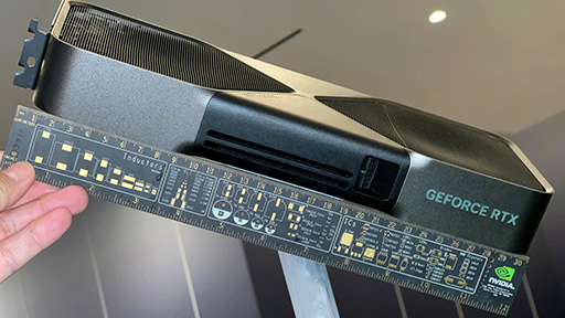 画像ギャラリー No.006のサムネイル画像 / 「GeForce RTX 5090」のダイサイズは約768平方mm？ 搭載カードが多数披露されたNVIDIAブースをチェック