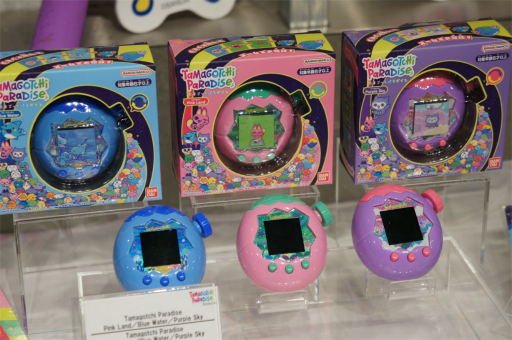 画像ギャラリー No.009のサムネイル画像 / たまごっちシリーズ最新作「Tamagotchi Paradise」は，お世話の視点を切り替えられる“ズーム機能”を搭載。開発背景などが語られた発表会をレポート