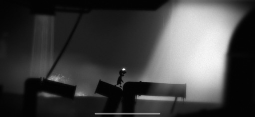画像ギャラリー No.014のサムネイル画像 / インディーゲームの傑作「LIMBO+」。妹を探す兄は，美しく恐ろしい辺獄をひた走る（今日から始めろApple Arcade #39）