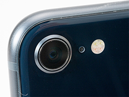 画像ギャラリー No.006のサムネイル画像 / 第3世代iPhone SEは，ホームボタンはそのままに最新SoCで生まれ変わった優等生なスマートフォン入門機だ