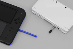 画像ギャラリー No.010のサムネイル画像 / 「Nintendo 2DS」分解レポート。立体視非対応の“廉価版3DS”，その中身は？