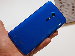 画像ギャラリー No.005のサムネイル画像 / KDDIの2013冬モデルスマートフォン＆タブレットを触ってきた。スペックは横一線で使い勝手に工夫を凝らした製品が目立つ