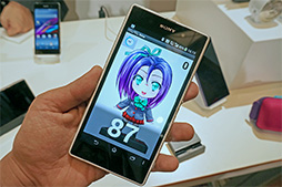 画像ギャラリー No.021のサムネイル画像 / KDDIの2013冬モデルスマートフォン＆タブレットを触ってきた。スペックは横一線で使い勝手に工夫を凝らした製品が目立つ