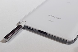 画像ギャラリー No.024のサムネイル画像 / KDDIの2013冬モデルスマートフォン＆タブレットを触ってきた。スペックは横一線で使い勝手に工夫を凝らした製品が目立つ