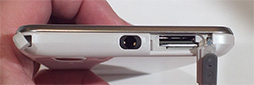 画像ギャラリー No.035のサムネイル画像 / KDDIの2013冬モデルスマートフォン＆タブレットを触ってきた。スペックは横一線で使い勝手に工夫を凝らした製品が目立つ