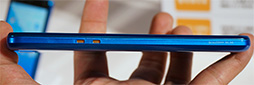 画像ギャラリー No.037のサムネイル画像 / KDDIの2013冬モデルスマートフォン＆タブレットを触ってきた。スペックは横一線で使い勝手に工夫を凝らした製品が目立つ