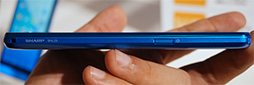 画像ギャラリー No.038のサムネイル画像 / KDDIの2013冬モデルスマートフォン＆タブレットを触ってきた。スペックは横一線で使い勝手に工夫を凝らした製品が目立つ