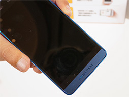画像ギャラリー No.039のサムネイル画像 / KDDIの2013冬モデルスマートフォン＆タブレットを触ってきた。スペックは横一線で使い勝手に工夫を凝らした製品が目立つ