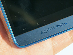 画像ギャラリー No.040のサムネイル画像 / KDDIの2013冬モデルスマートフォン＆タブレットを触ってきた。スペックは横一線で使い勝手に工夫を凝らした製品が目立つ