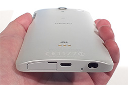 画像ギャラリー No.045のサムネイル画像 / KDDIの2013冬モデルスマートフォン＆タブレットを触ってきた。スペックは横一線で使い勝手に工夫を凝らした製品が目立つ