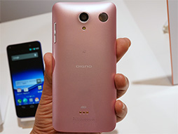 画像ギャラリー No.046のサムネイル画像 / KDDIの2013冬モデルスマートフォン＆タブレットを触ってきた。スペックは横一線で使い勝手に工夫を凝らした製品が目立つ