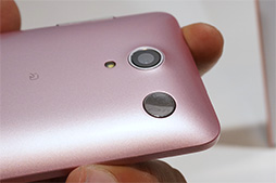 画像ギャラリー No.048のサムネイル画像 / KDDIの2013冬モデルスマートフォン＆タブレットを触ってきた。スペックは横一線で使い勝手に工夫を凝らした製品が目立つ