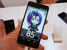 画像ギャラリー No.052のサムネイル画像 / KDDIの2013冬モデルスマートフォン＆タブレットを触ってきた。スペックは横一線で使い勝手に工夫を凝らした製品が目立つ