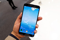 画像ギャラリー No.003のサムネイル画像 / KDDIの2014春モデルのスマートフォン＆タブレットをチェック。大画面ファブレットにコンパクトなハイスペック機と充実したラインナップ