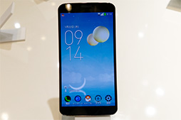 画像ギャラリー No.008のサムネイル画像 / KDDIの2014春モデルのスマートフォン＆タブレットをチェック。大画面ファブレットにコンパクトなハイスペック機と充実したラインナップ