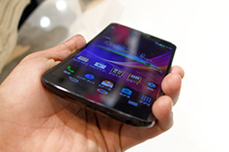 画像ギャラリー No.014のサムネイル画像 / KDDIの2014春モデルのスマートフォン＆タブレットをチェック。大画面ファブレットにコンパクトなハイスペック機と充実したラインナップ