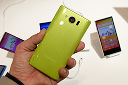 画像ギャラリー No.037のサムネイル画像 / KDDIの2014春モデルのスマートフォン＆タブレットをチェック。大画面ファブレットにコンパクトなハイスペック機と充実したラインナップ