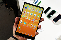 画像ギャラリー No.048のサムネイル画像 / KDDIの2014春モデルのスマートフォン＆タブレットをチェック。大画面ファブレットにコンパクトなハイスペック機と充実したラインナップ