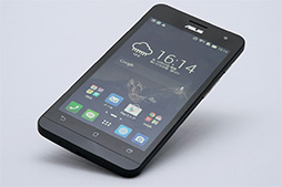 画像ギャラリー No.002のサムネイル画像 / ASUS製スマホ「ZenFone 5」ファーストインプレッション。SIMロックフリーで低価格なLTE対応スマホの実力は？