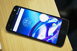 画像ギャラリー No.012のサムネイル画像 / Motorolaの新SIMフリースマホ「Moto Z」＆「Moto Z Play」をじっくりチェック。ベンチは不許可でもデレステはプレイしてきた
