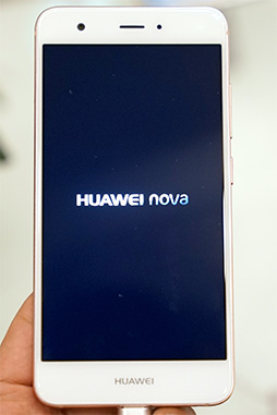 画像ギャラリー No.003のサムネイル画像 / Huaweiのミドルクラススマートフォン「HUAWEI nova」テストレポート。持ちやすさは良好でゲームの動作もそこそこ