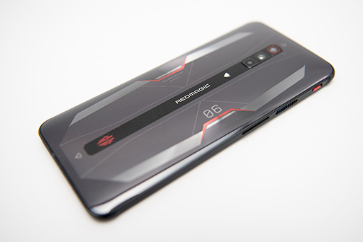 画像ギャラリー No.001のサムネイル画像 / 【PR】ゲーマー向けスマートフォン「RedMagic 6」は，2021年最強のスペックでゲームが楽しめる製品だ