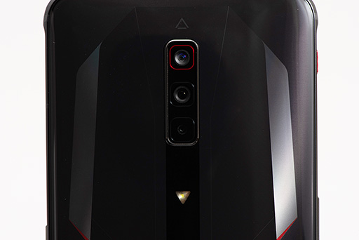 画像ギャラリー No.004のサムネイル画像 / 【PR】ゲーマー向けスマートフォン「RedMagic 6」は，2021年最強のスペックでゲームが楽しめる製品だ