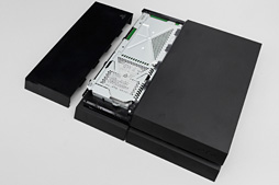 画像ギャラリー No.028のサムネイル画像 / 「PlayStation 4」分解レポート。AMDのカスタムAPUを搭載する新世代マシンは，とてもゲーム機らしいゲーム機だった