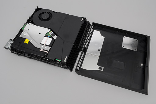 画像ギャラリー No.033のサムネイル画像 / 「PlayStation 4」分解レポート。AMDのカスタムAPUを搭載する新世代マシンは，とてもゲーム機らしいゲーム機だった
