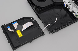 画像ギャラリー No.039のサムネイル画像 / 「PlayStation 4」分解レポート。AMDのカスタムAPUを搭載する新世代マシンは，とてもゲーム機らしいゲーム機だった