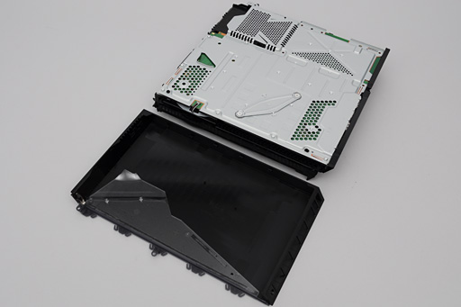 画像ギャラリー No.045のサムネイル画像 / 「PlayStation 4」分解レポート。AMDのカスタムAPUを搭載する新世代マシンは，とてもゲーム機らしいゲーム機だった