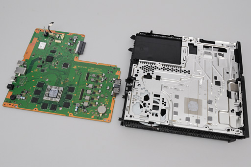 画像ギャラリー No.049のサムネイル画像 / 「PlayStation 4」分解レポート。AMDのカスタムAPUを搭載する新世代マシンは，とてもゲーム機らしいゲーム機だった