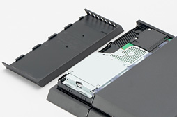 画像ギャラリー No.010のサムネイル画像 / 新型PS4「CUH-1200」分解レポート。軽量化と省電力化を実現した背景には，筐体と基板のシンプル化があった