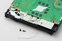 画像ギャラリー No.032のサムネイル画像 / 新型PS4「CUH-1200」分解レポート。軽量化と省電力化を実現した背景には，筐体と基板のシンプル化があった