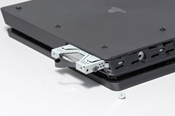 画像ギャラリー No.028のサムネイル画像 / 新型PS4「CUH-2000」分解レポート。カスタムAPUの刷新で生まれた余裕を小型化に振った，順当な進化版を見る