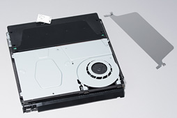 画像ギャラリー No.035のサムネイル画像 / 新型PS4「CUH-2000」分解レポート。カスタムAPUの刷新で生まれた余裕を小型化に振った，順当な進化版を見る