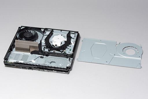 画像ギャラリー No.042のサムネイル画像 / 新型PS4「CUH-2000」分解レポート。カスタムAPUの刷新で生まれた余裕を小型化に振った，順当な進化版を見る