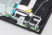 画像ギャラリー No.044のサムネイル画像 / 新型PS4「CUH-2000」分解レポート。カスタムAPUの刷新で生まれた余裕を小型化に振った，順当な進化版を見る